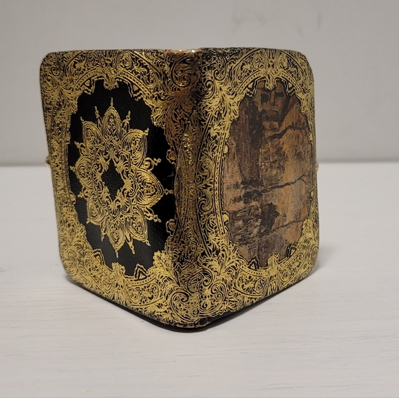 Rare Vintage Florentine Gold Embossed Italian Leather Coin Purse - Picture 3 of 10